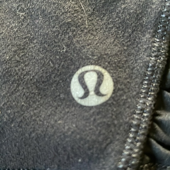 Lululemon. - Picture 4 of 5